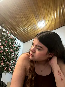 Snapshot of Tharafresneda_ chatting on 10.29.25 Tharafresneda  online show from 10.29.25