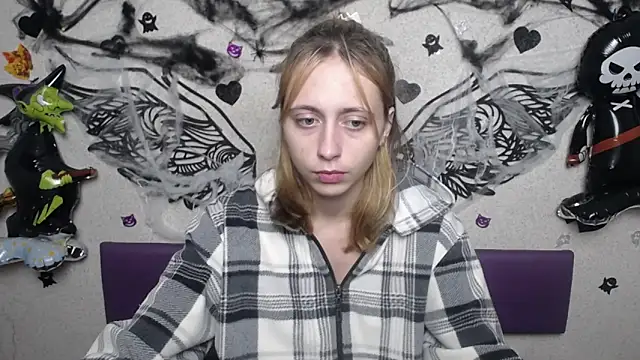 TracyLll online show from 11.11.25