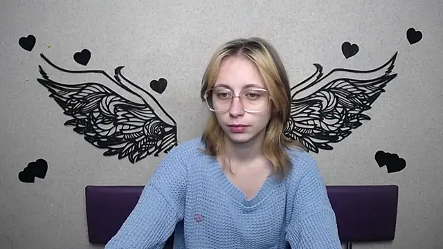 TracyLll online show from 11.24.25