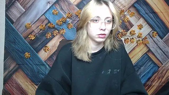 TracyLll online show from 11.27.25