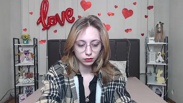 TracyLll online show from 02.21.26