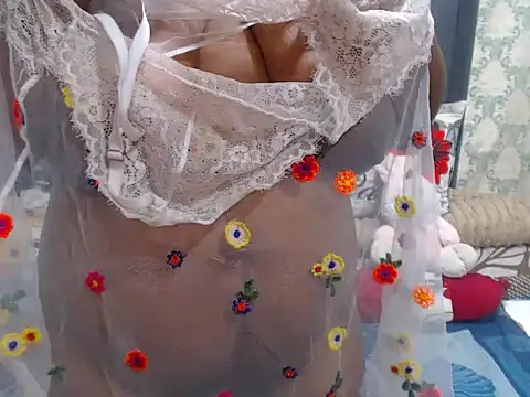 Snapshot of SwaziBeauty chatting on 02.27.26 SwaziBeauty online show from 02.27.26