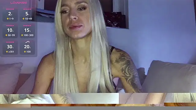 Snapshot of Lillaluvv9 chatting on 10.30.25 Lillaluvv9 online show from 10.30.25