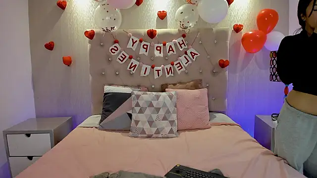 KamyGlam online show from 02.15.26