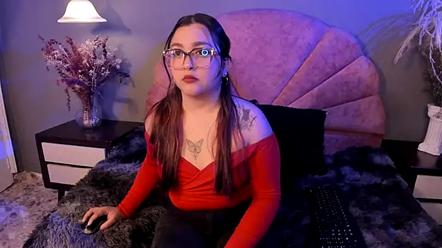 Snapshot of CrystalMay_ chatting on 11.05.25 CrystalMay online show from 11.05.25