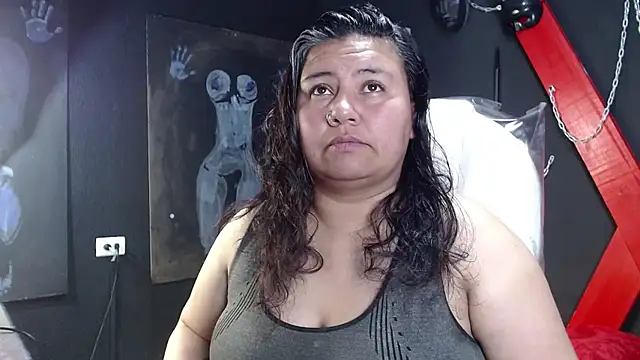 Snapshot of serenamystsh chatting on 10.30.25 serenamystsh online show from 10.30.25