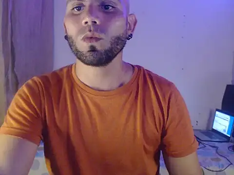 Snapshot of marek_secrett chatting on 11.05.25 marek secrett online show from 11.05.25