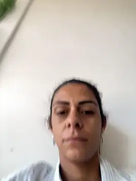 Snapshot of sabrinaneves chatting on 04.18.26 sabrinaneves online show from 04.18.26