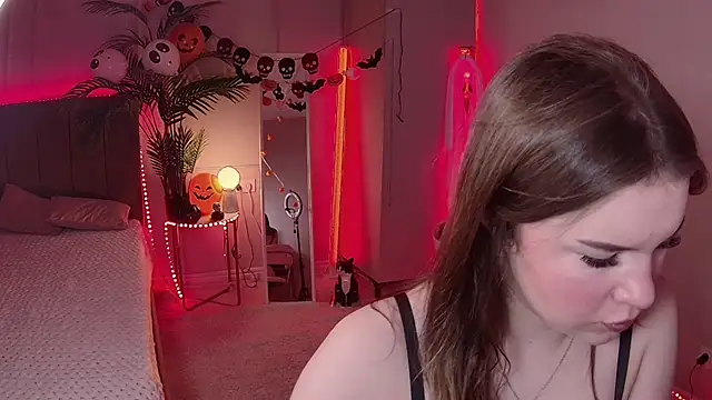 Snapshot of Alice_Bloome chatting on 11.01.25 Alice Bloome online show from 11.01.25