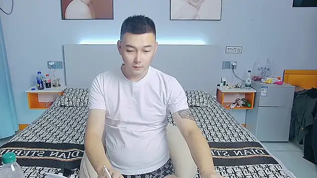 Snapshot of xiao8787 chatting on 11.01.25 xiao8787 online show from 11.01.25