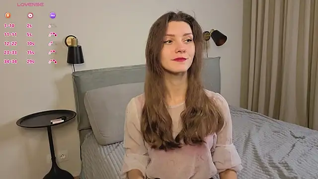 LauraYoungg online show from 11.29.25