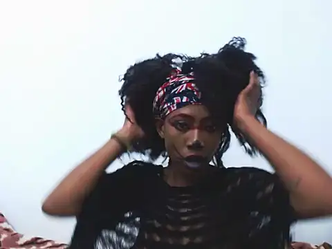 Snapshot of Ninjainia chatting on 10.31.25 Ninjainia online show from 10.31.25