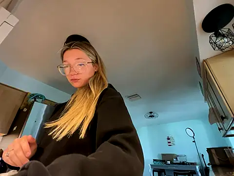 Snapshot of hatgirlsolo chatting on 11.29.25 hatgirlsolo online show from 11.29.25