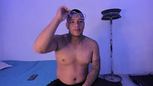 Snapshot of LucassFoster chatting on 11.05.25 LucassFoster online show from 11.05.25