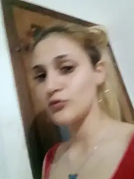 Snapshot of larubia_arg chatting on 11.04.25 larubia arg online show from 11.04.25