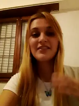 Snapshot of larubia_arg chatting on 11.10.25 larubia arg online show from 11.10.25