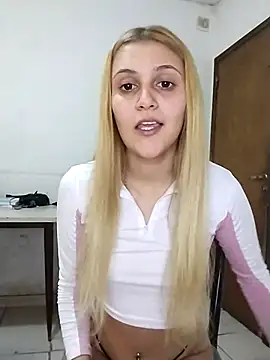 Snapshot of larubia_arg chatting on 07.17.26 larubia arg online show from 07.17.26