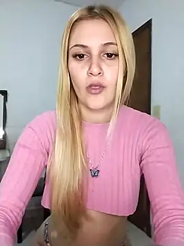 Snapshot of larubia_arg chatting on 07.22.26 larubia arg online show from 07.22.26