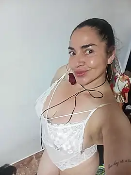 Snapshot of MaryRoze_ chatting on 04.23.26 MaryRoze online show from 04.23.26