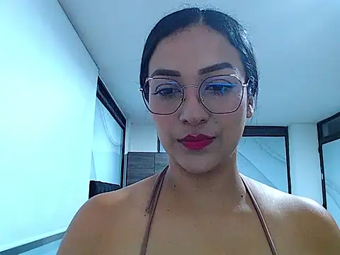 Snapshot of CamilaaOficial chatting on 11.03.25 CamilaaOficial online show from 11.03.25