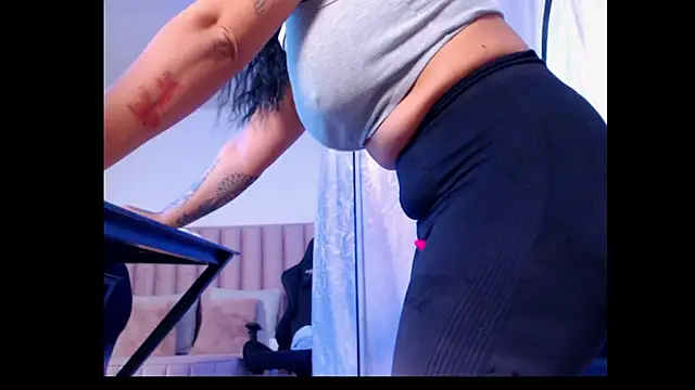 Snapshot of Natural_BIGASS_Nina chatting on 11.01.25 Natural BIGASS Nina online show from 11.01.25