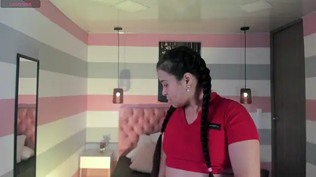 Snapshot of katynavarro chatting on 11.07.25 katynavarro online show from 11.07.25