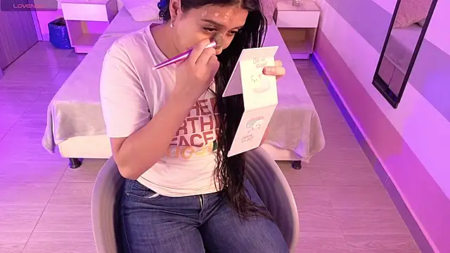 Snapshot of katynavarro chatting on 11.11.25 katynavarro online show from 11.11.25