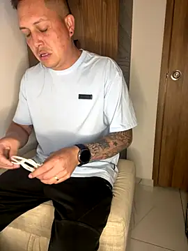 Snapshot of NathanielLux29 chatting on 11.13.25 NathanielLux29 online show from 11.13.25