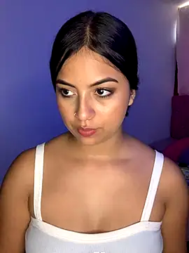 Snapshot of Julii chatting on 11.16.25 Julii online show from 11.16.25