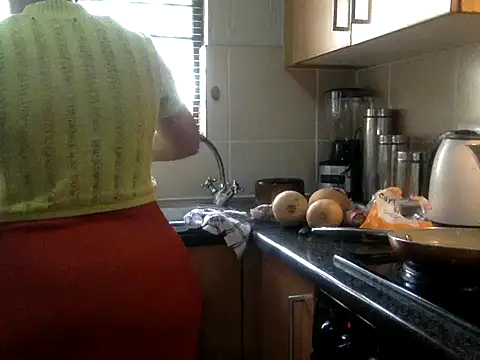 NewBeginnings8 online show from 11.01.25