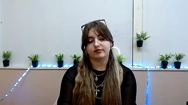 Snapshot of Dance__Queen chatting on 11.03.25 Dance  Queen online show from 11.03.25