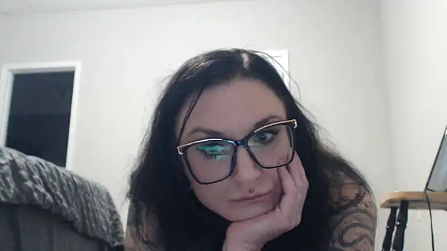 Holyplastic online show from 11.25.25