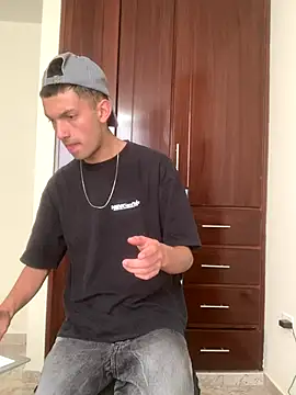 Snapshot of dylan_drakee chatting on 11.03.25 dylan drakee online show from 11.03.25