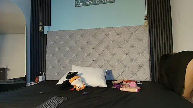 Snapshot of Liia_Leens chatting on 11.26.25 Liia Leens online show from 11.26.25