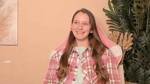 Snapshot of EwaBuiKama chatting on 10.31.25 EwaBuiKama online show from 10.31.25