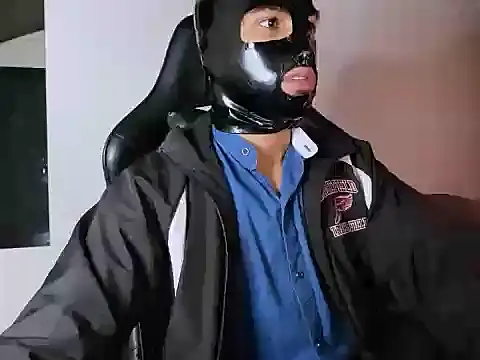 Snapshot of 3v1l chatting on 11.02.25 3v1l online show from 11.02.25