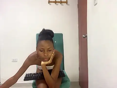 Snapshot of Perla_sofia_xxx chatting on 10.31.25 Perla sofia xxx online show from 10.31.25