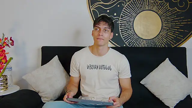 AlessioVitale online show from 02.23.26