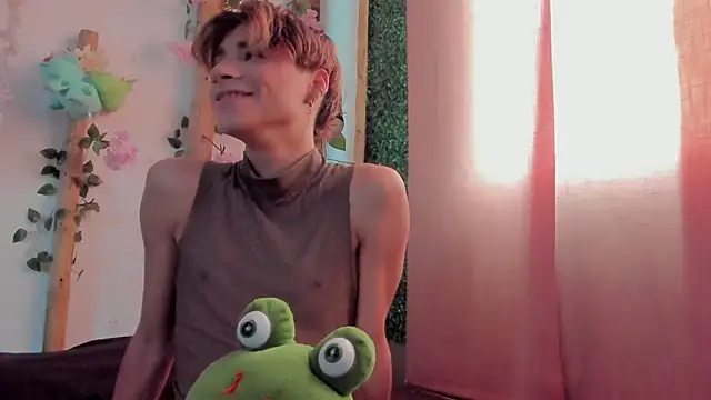 Leo Glow online show from 11.30.25