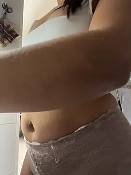 Snapshot of Saray_lo chatting on 11.10.25 Saray lo online show from 11.10.25