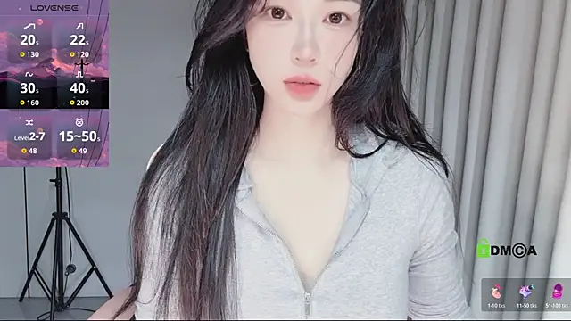 Snapshot of YunShan-33 chatting on 06.08.26 YunShan-33 online show from 06.08.26
