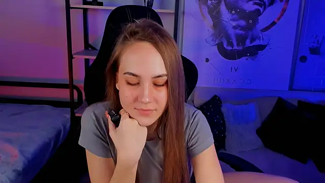 Snapshot of ElinVale chatting on 11.14.25 ElinVale online show from 11.14.25