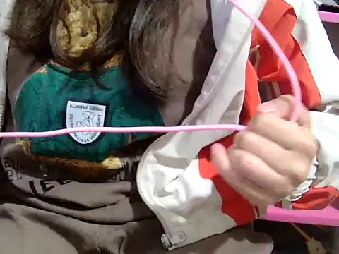 Snapshot of LunoChucki chatting on 03.04.26 LunoChucki online show from 03.04.26