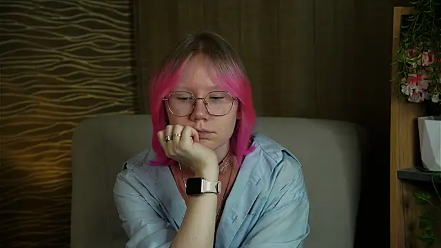 Snapshot of HanVertz chatting on 11.02.25 HanVertz online show from 11.02.25