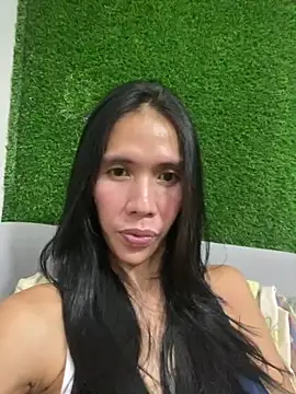 Snapshot of bellaUtops chatting on 12.04.25 bellaUtops online show from 12.04.25