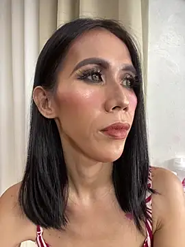 Snapshot of bellaUtops chatting on 12.19.25 bellaUtops online show from 12.19.25