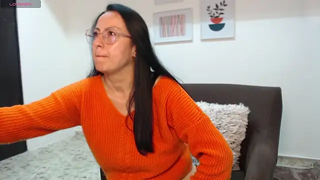 Snapshot of Lauryn_Jones chatting on 11.15.25 Lauryn Jones online show from 11.15.25