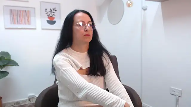 Snapshot of Lauryn_Jones chatting on 11.19.25 Lauryn Jones online show from 11.19.25