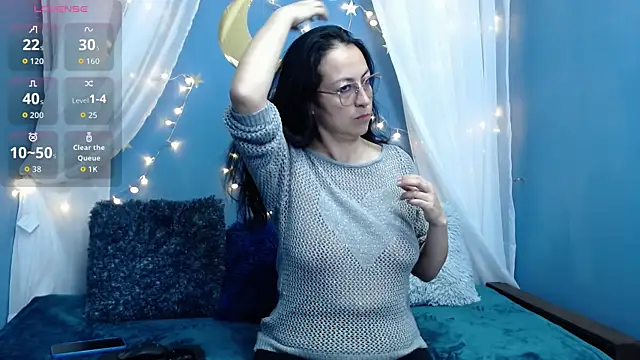 Snapshot of Lauryn_Jones chatting on 12.19.25 Lauryn Jones online show from 12.19.25