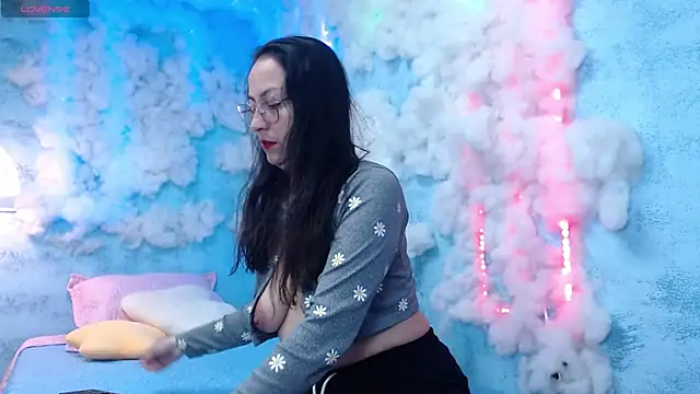 Snapshot of Lauryn_Jones chatting on 02.03.26 Lauryn Jones online show from 02.03.26